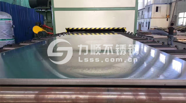 不（bú）鏽鋼鏡麵（miàn）板