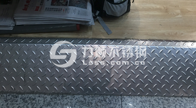 花紋板（bǎn）踏步