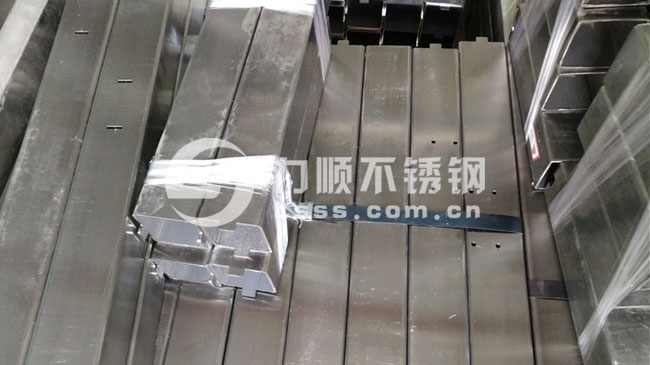 激光切割鋼管 方（fāng）管激光（guāng）切割