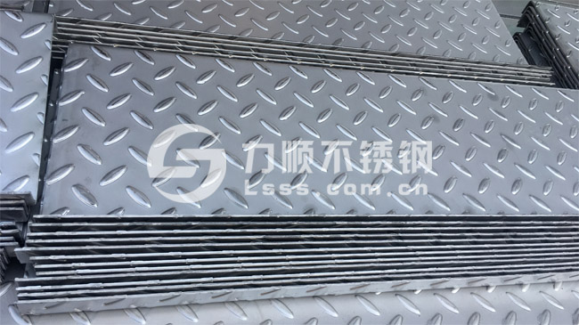 不鏽鋼花紋板（bǎn）樓梯踏步