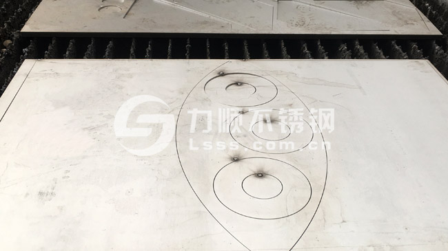 激光切割加工不(bú)鏽鋼厚板
