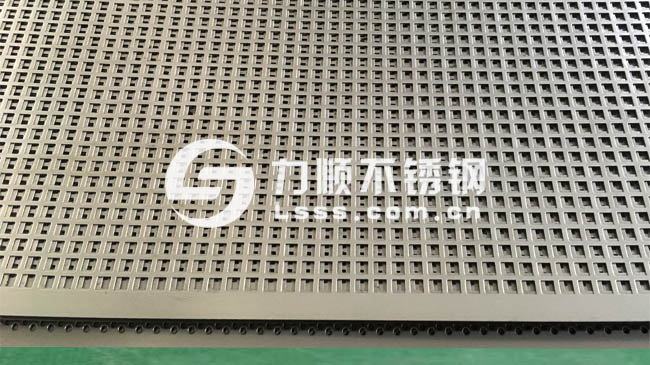 不鏽鋼方孔板,不(bú)鏽鋼衝孔板,不(bú)鏽(xiù)鋼多孔板,304不鏽鋼網板