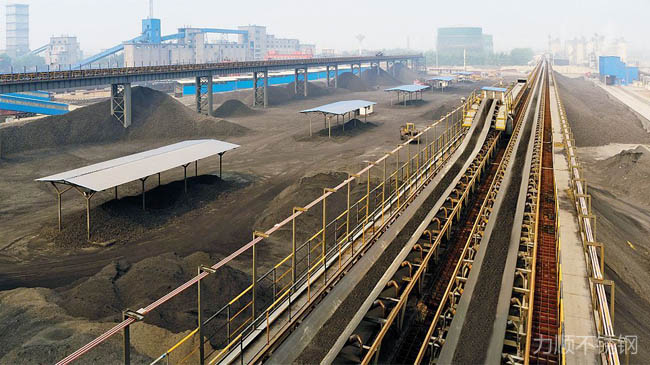 濟源鋼鐵-改造前的(de)全密閉焦炭料場