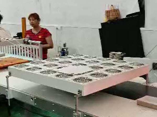 德高機械生產（chǎn）禮品盒
